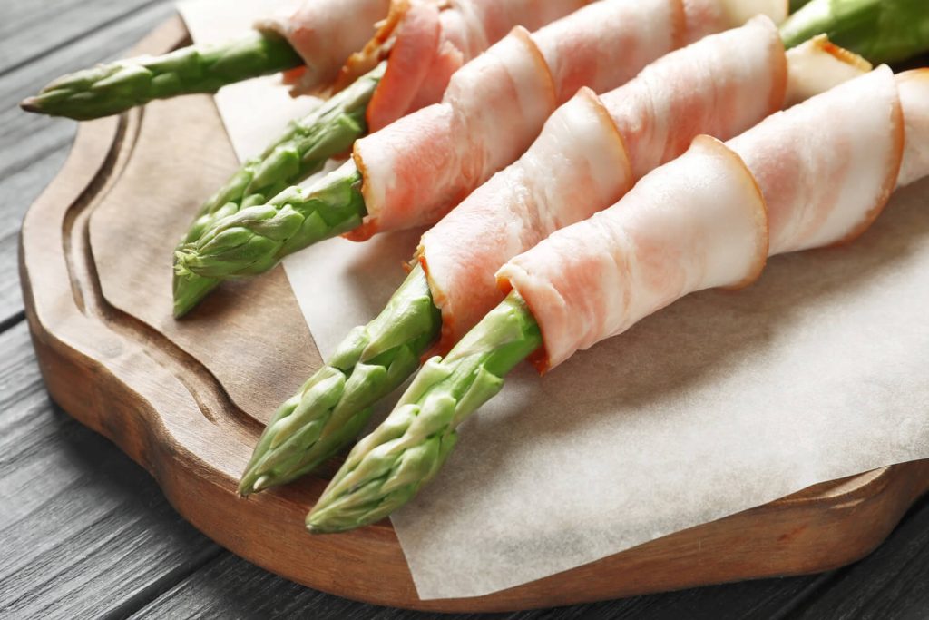 Gebackener Spargel mit Speck