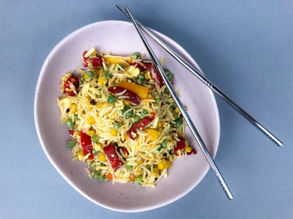 Gebratener Reis mit Gemüse und Ei