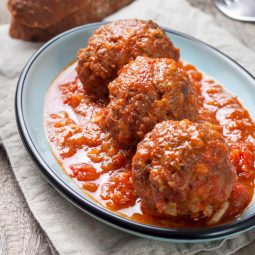 Hausgemachte Hackbällchen mit Tomatensoße