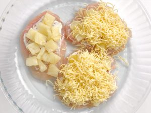 Gebackene Hähnchenfilet mit Ananas