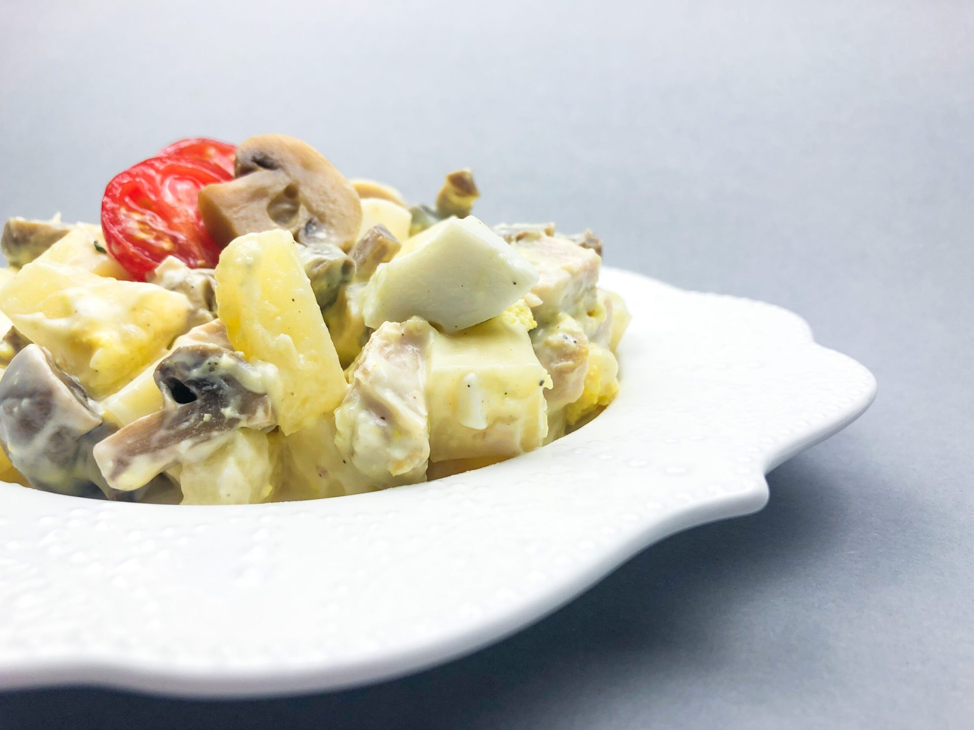 Hähnchensalat mit Champignons und Ananas