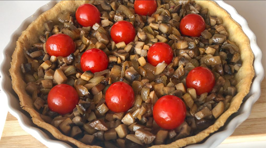 Quiche mit Pilzen und Tomaten