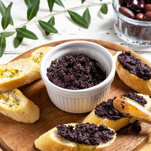 Tapenade aus schwarzen Oliven