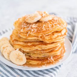 Bananen-Pfannkuchen mit Kokos