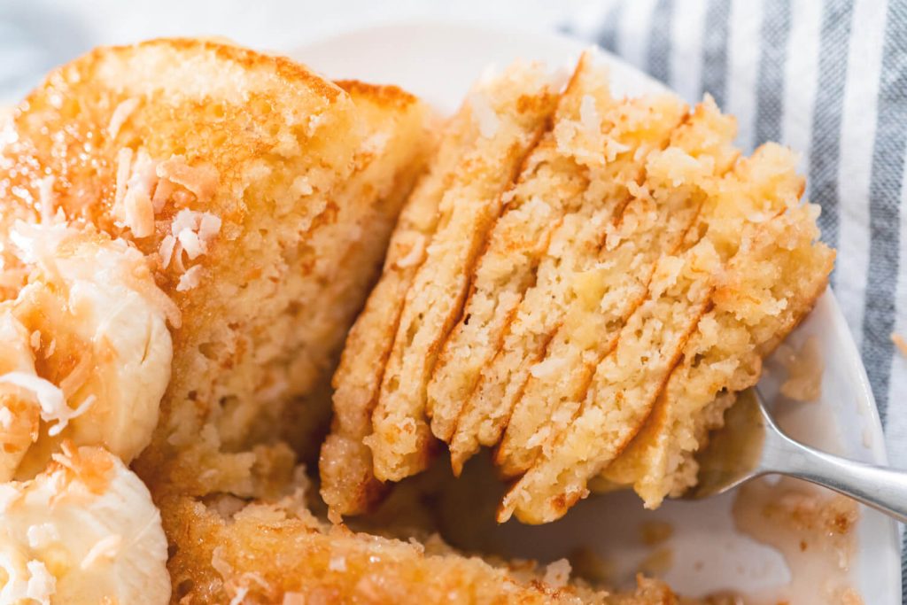 Bananen-Pfannkuchen mit Kokos