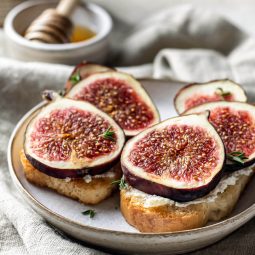 Bruschetta mit Feigen