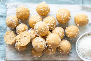 Energiekugeln mit Kichererbsen und Erdnussbutter