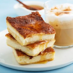 Käsekuchen-Schnitten mit Honig – Sopapilla