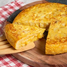 Spanisches Omelett mit Kartoffeln (Tortilla Española)