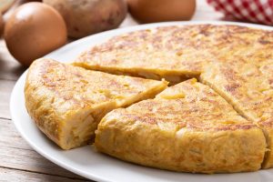Spanisches Omelett mit Kartoffeln (Tortilla Española)