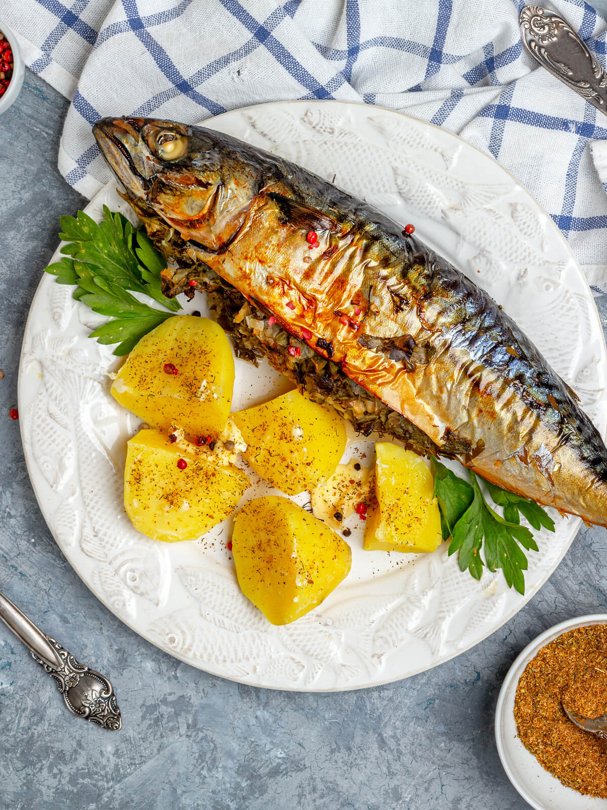 Gebackene Makrele mit Zitrone und Dill