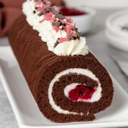 Schwarzwälder Kirsch Biskuitrolle