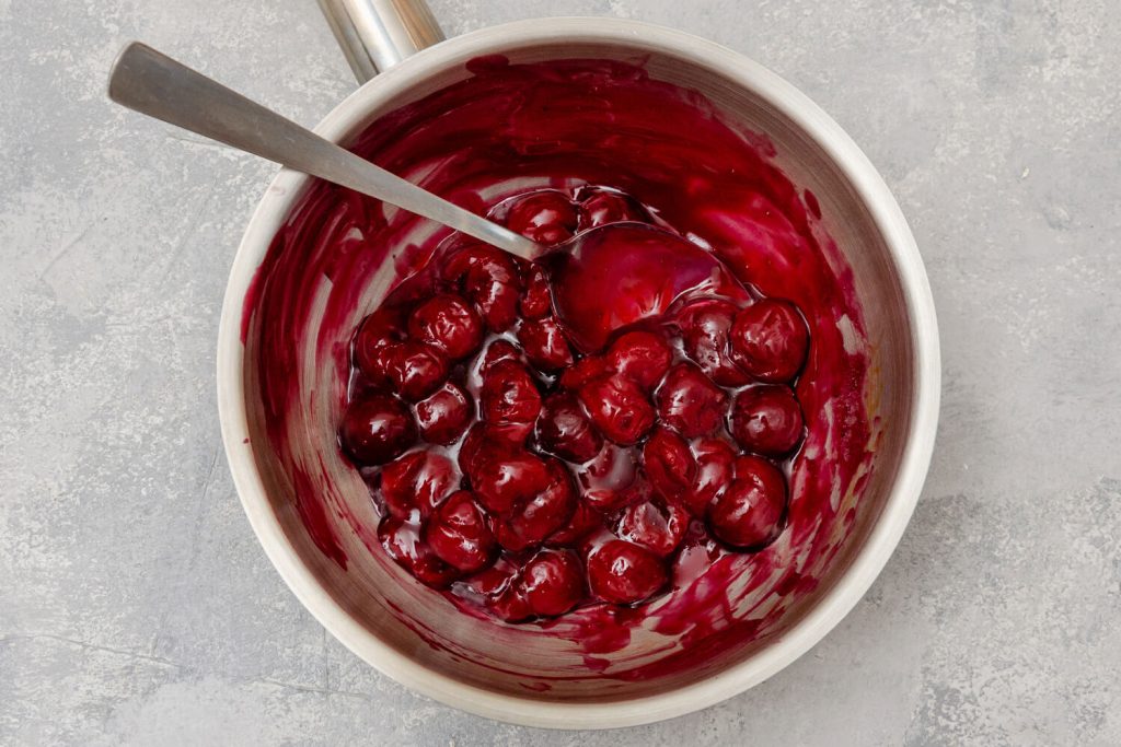 Schwarzwälder Kirsch Biskuitrolle