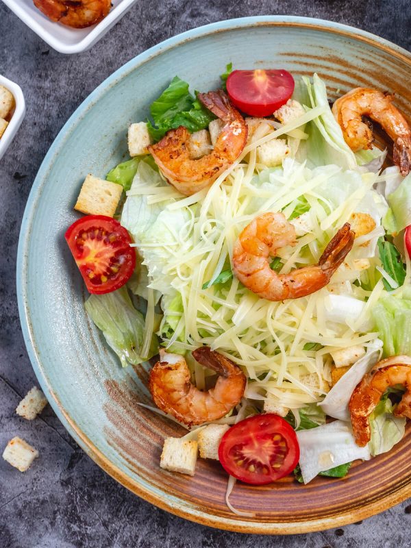 Caesar-Salat mit Garnelen