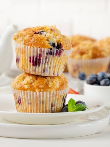 Zitronen-Muffins mit Blaubeeren und Streusel