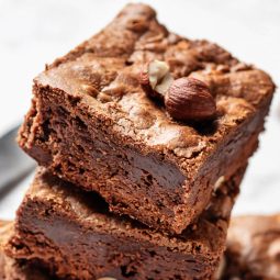 Haselnuss-Brownies mit Espresso und Schokolade