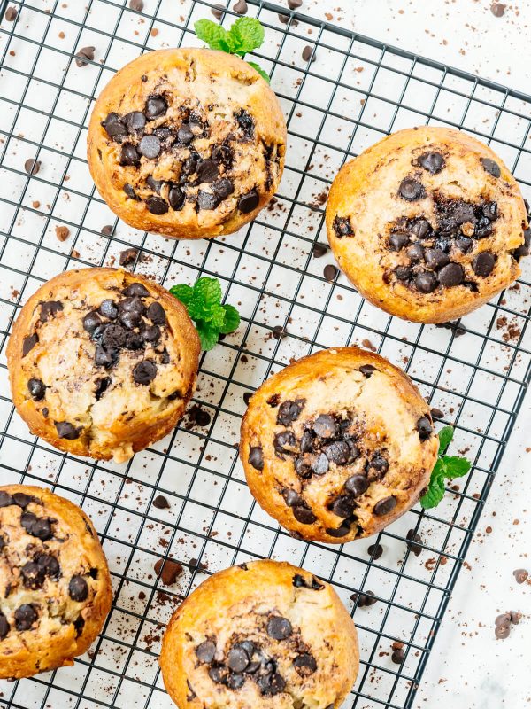 Einfache Muffins mit Schokoladenstückchen