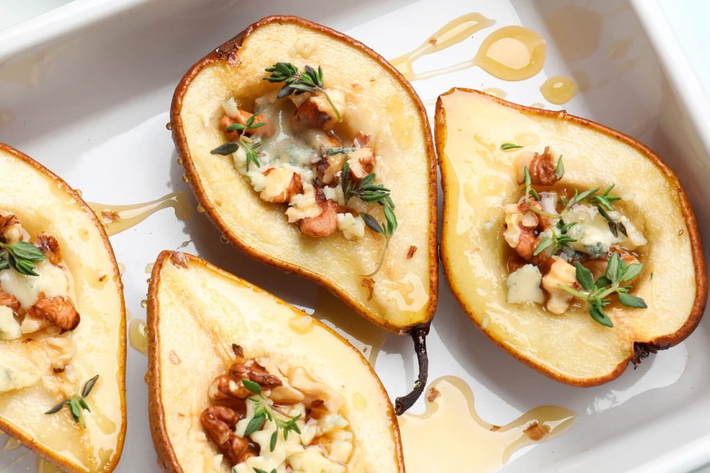 Ofengebackene Birnen mit Blauschimmelkäse und Walnüssen