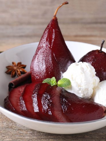Birnen in Rotwein mit Zimt und Sternanis