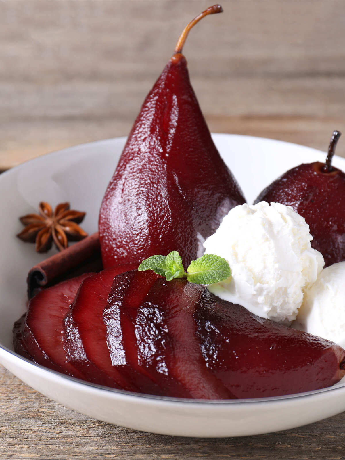 Birnen in Rotwein mit Zimt und Sternanis