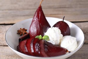 Birnen in Rotwein mit Zimt und Sternanis