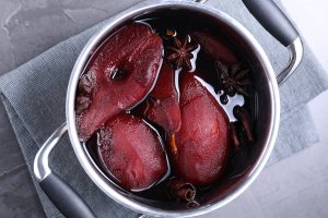 Birnen in Rotwein mit Zimt und Sternanis