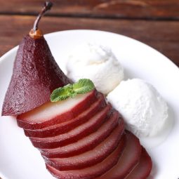 Birnen in Rotwein mit Zimt und Sternanis