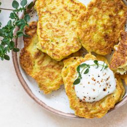 Zucchini Reibekuchen (Zucchini-Puffer Rezept)