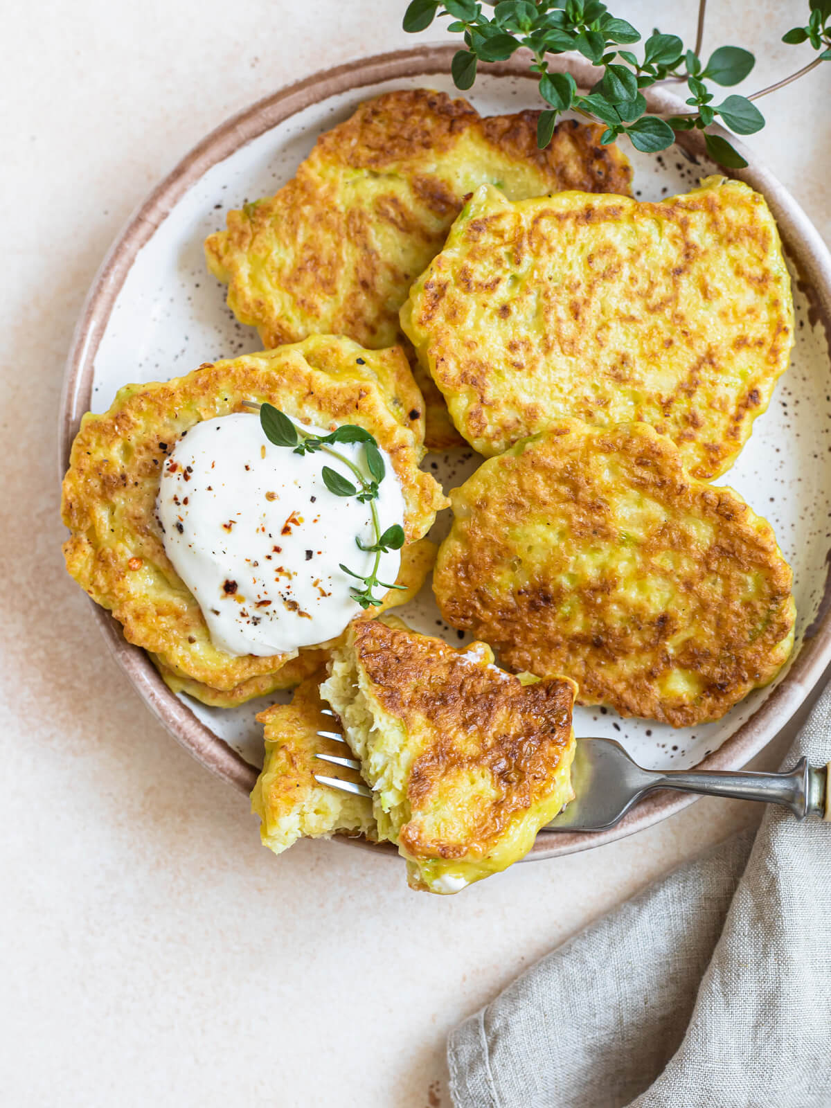 Zucchini Reibekuchen (Zucchini-Puffer Rezept)