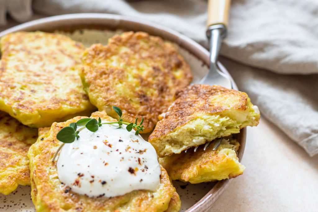 Zucchini Reibekuchen (Zucchini-Puffer Rezept)