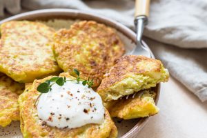 Zucchini Reibekuchen (Zucchini-Puffer Rezept)