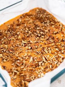 Kürbis Gewürz Fudge mit Pekannüssen