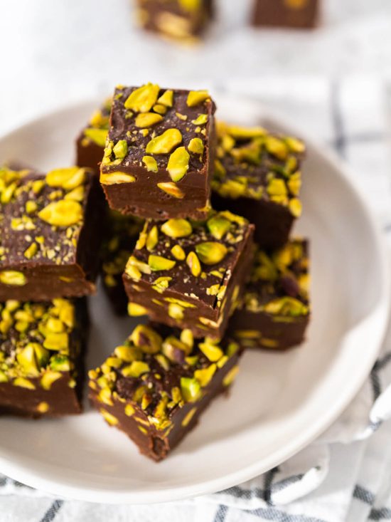 Schokoladen-Fudge mit Pistazien