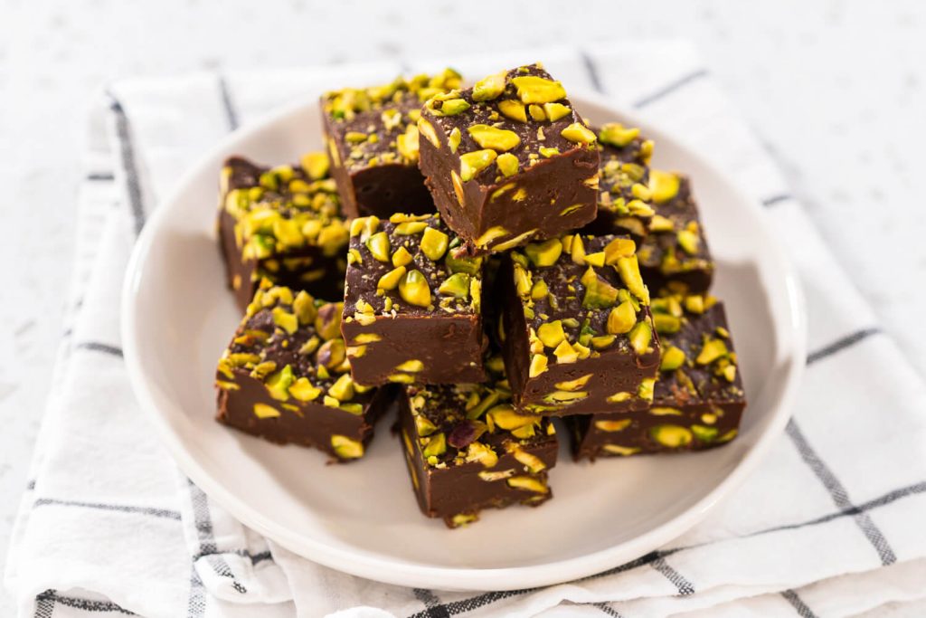 Schokoladen-Fudge mit Pistazien