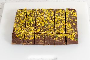 Schokoladen-Fudge mit Pistazien