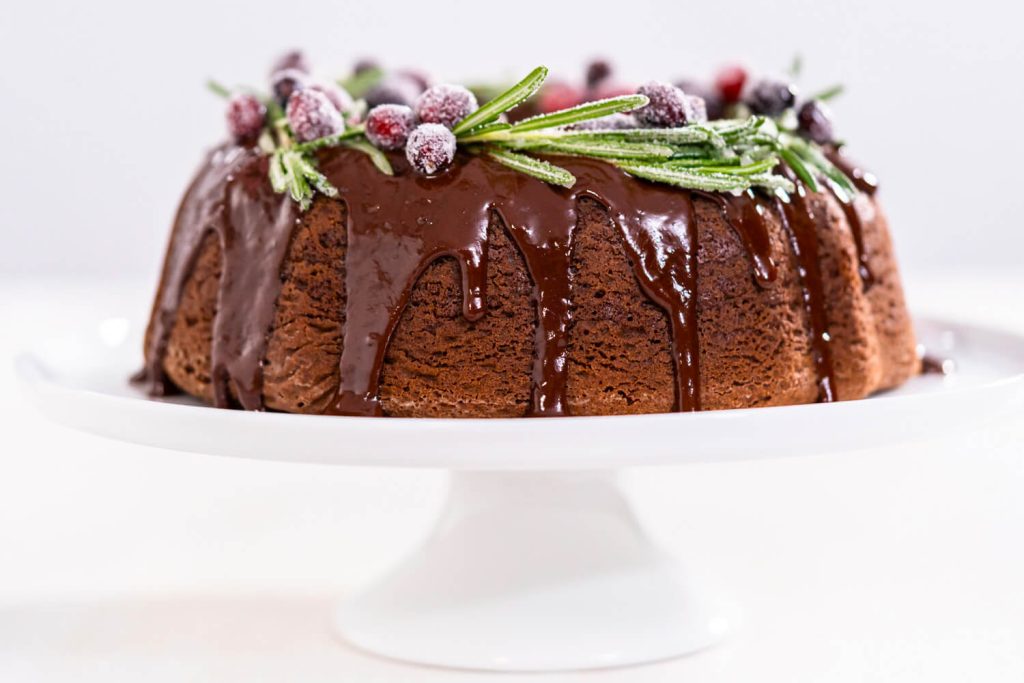 Schokoladen-Gugelhupf mit Schoko-Frosting