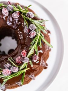 Schokoladen-Gugelhupf mit Schoko-Frosting