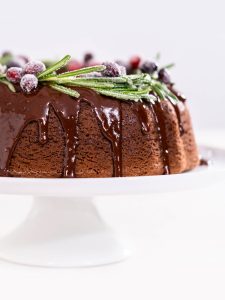 Festlicher Schokoladen-Gugelhupf
