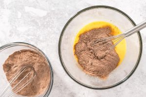 Schokoladen-Gugelhupf mit Schoko-Frosting