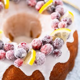 Zitronen-Gugelhupf mit Cranberries (Lemon Cranberry Bundt Cake)