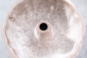 Zitronen-Gugelhupf mit Cranberries (Lemon Cranberry Bundt Cake)