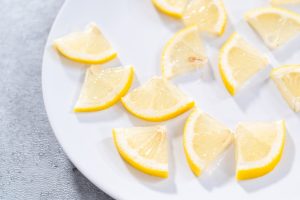 Zitronen-Gugelhupf mit Cranberries (Lemon Cranberry Bundt Cake)