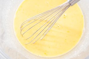 Zitronen-Gugelhupf mit Cranberries (Lemon Cranberry Bundt Cake)