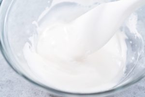 Zitronen-Gugelhupf mit Cranberries (Lemon Cranberry Bundt Cake)