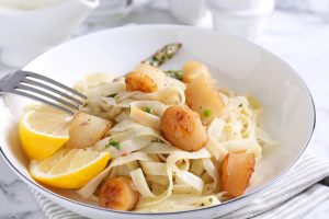 Pasta mit Spargel und Jakobsmuscheln
