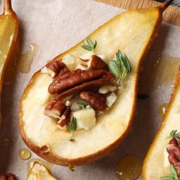 Gebackene Birnen mit Gorgonzola und Pekannuss-Füllung