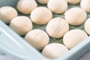 Torta Pasqualina - italienischer Osterkuchen mit Mangold, Ricotta und Eiern