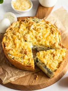 Torta Pasqualina - italienischer Osterkuchen mit Mangold, Ricotta und Eiern