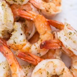 Cremige gegrillte Garnelen