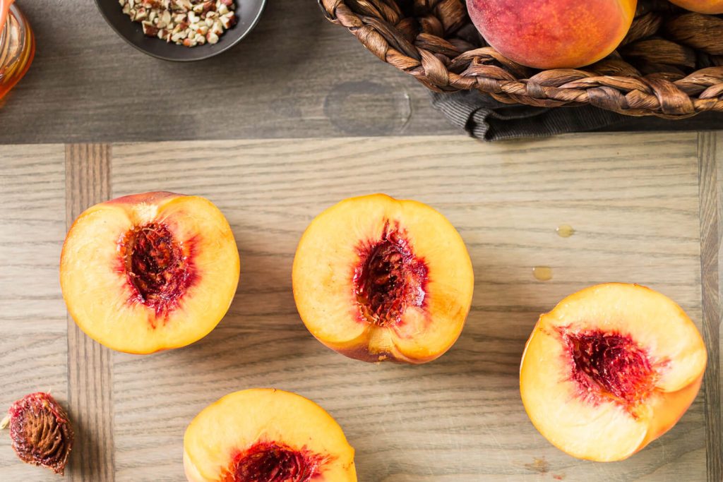 Gegrillte-Pfirsiche-mit-wuerziger-Butterglasur